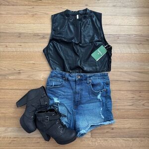 HALARA Black Textured Fabric crop tank